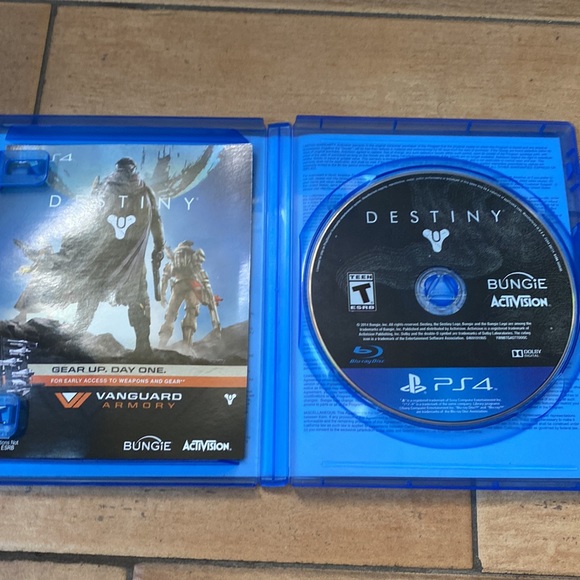 PS4 - Picture 3 of 3